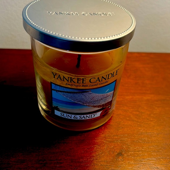 Yankee Candle, Sun and Sand 7 oz - Picture 1 of 5